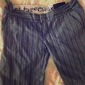 Fox Girls size 7 capris grey and blue stripe